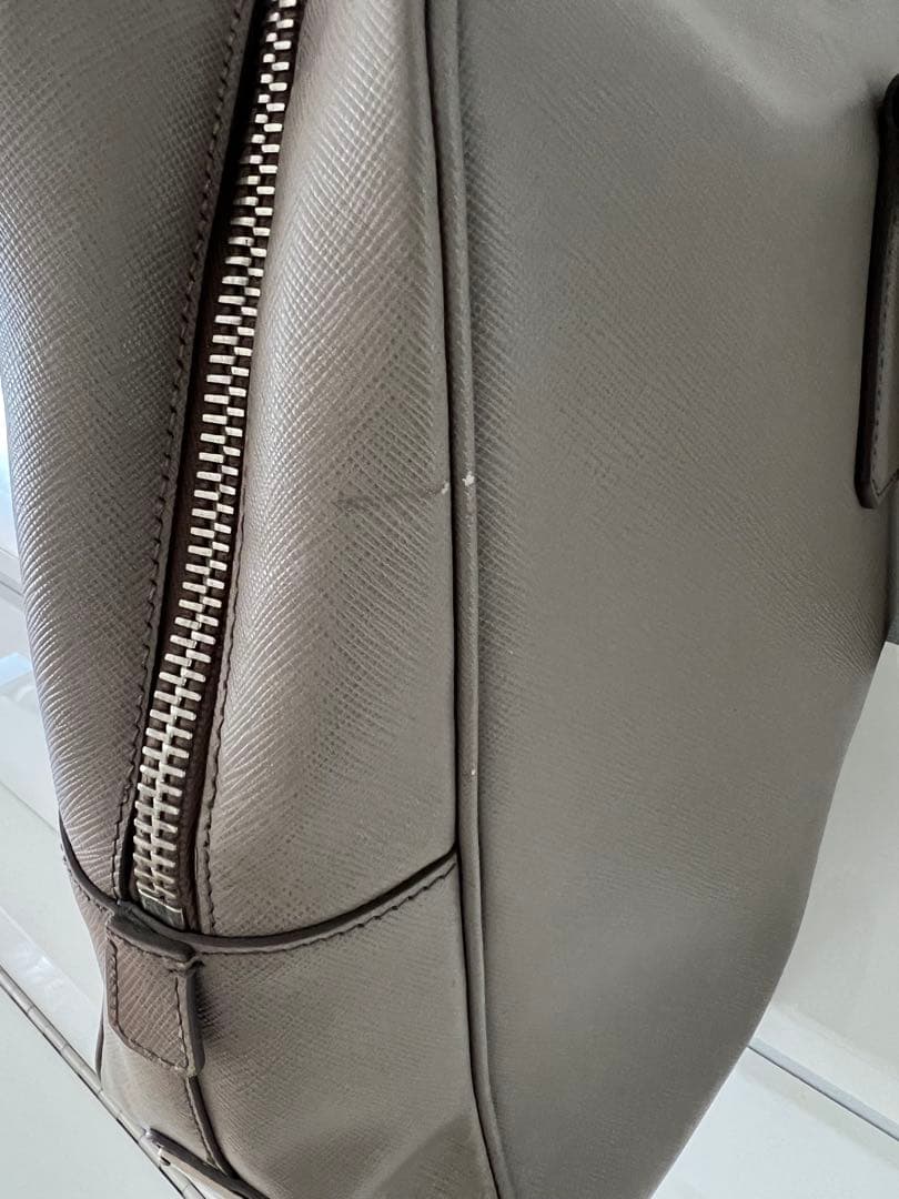 プラダ　ライトグレー　ブリーフケース