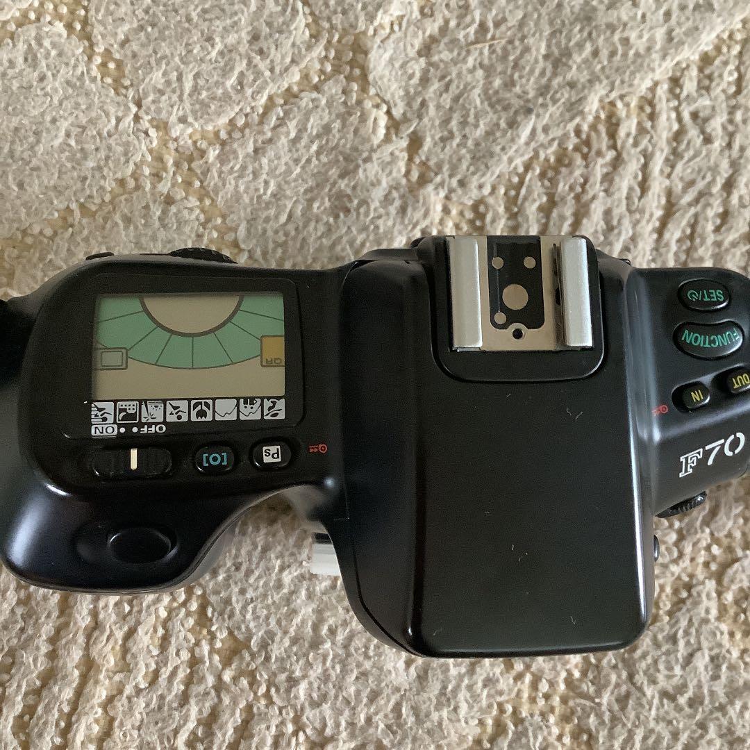 ニコン一眼レフカメラ　　F70D、24-50mm レンズ