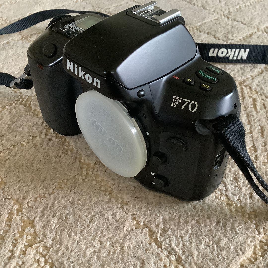 ニコン一眼レフカメラ　　F70D、24-50mm レンズ