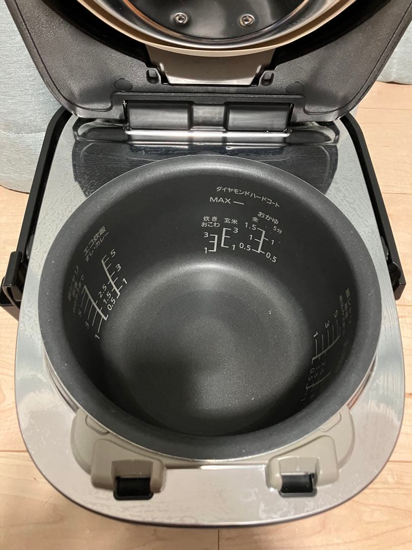 2022年製 Panasonic 炊飯器 おどり炊きSR-MPA101