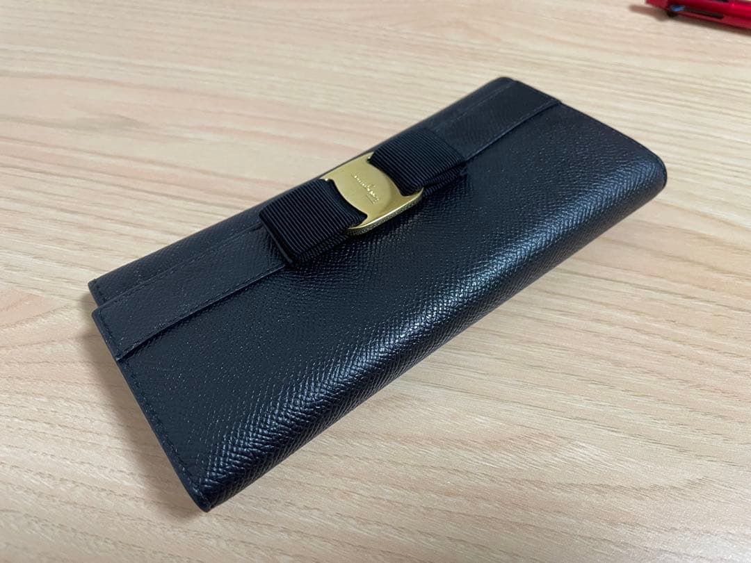 ［美品］値下げ　Salvatore Ferragamo 長財布　ヴァラリボン