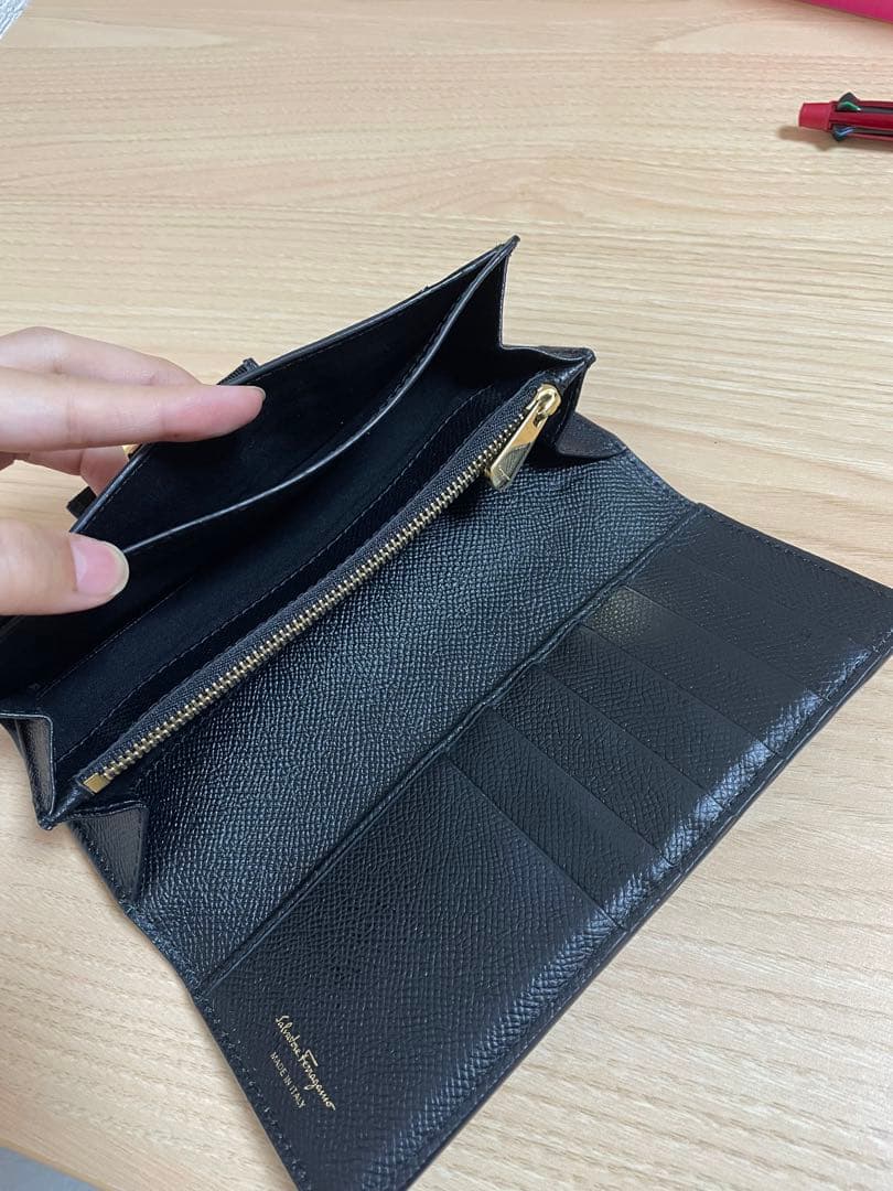 ［美品］値下げ　Salvatore Ferragamo 長財布　ヴァラリボン