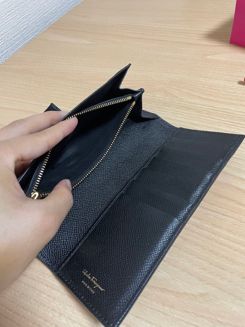 ［美品］値下げ　Salvatore Ferragamo 長財布　ヴァラリボン