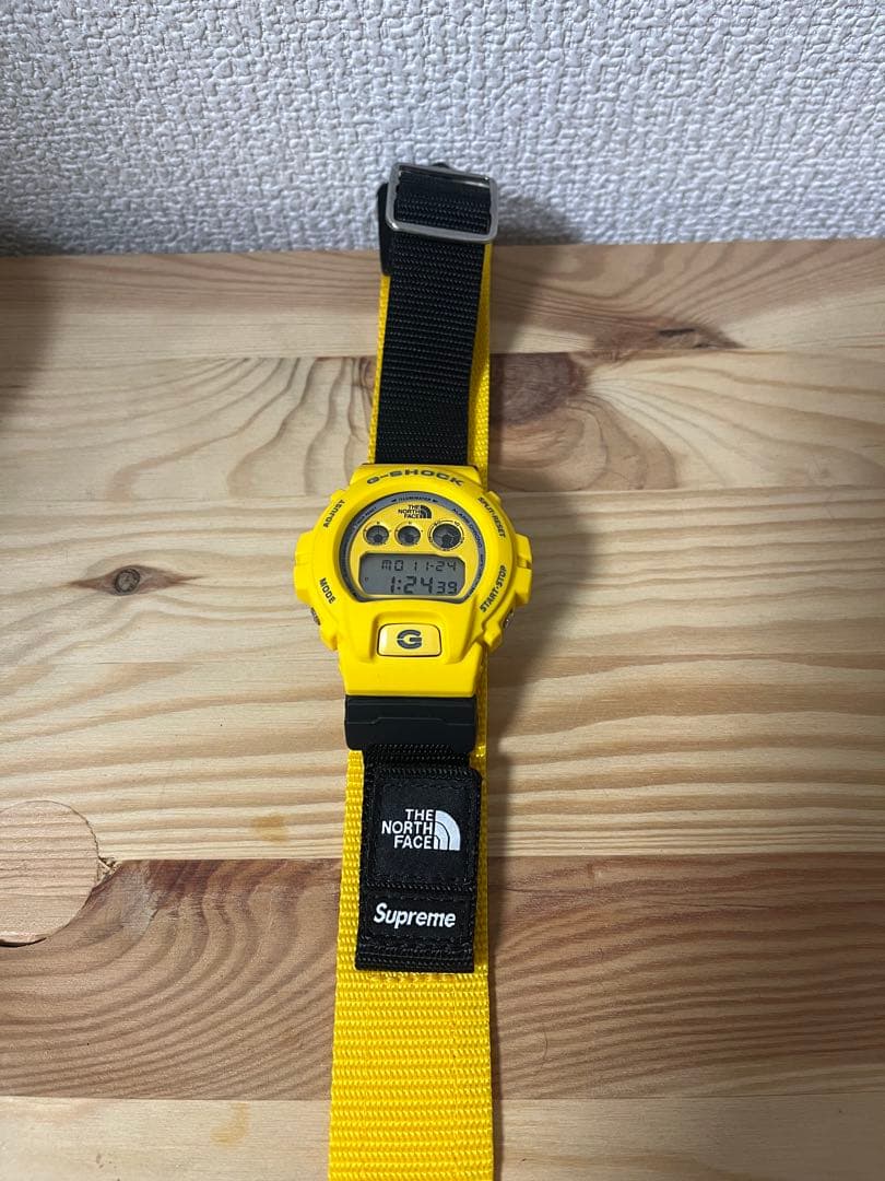 G-SHOCK イエロー デジタル腕時計