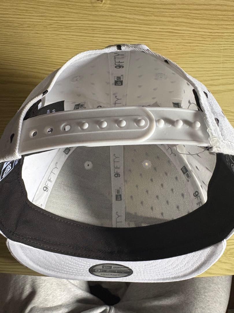 NEW ERA × JOJO 黄金の風 コラボキャップ M/Lサイズ ホワイト