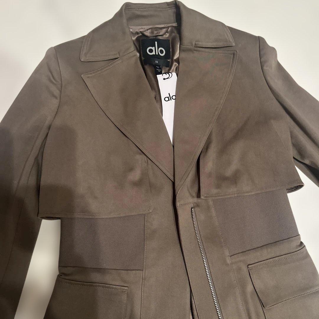 完売品定価9万円　新品タグ付ハワイ購入　ALO YOGA コート