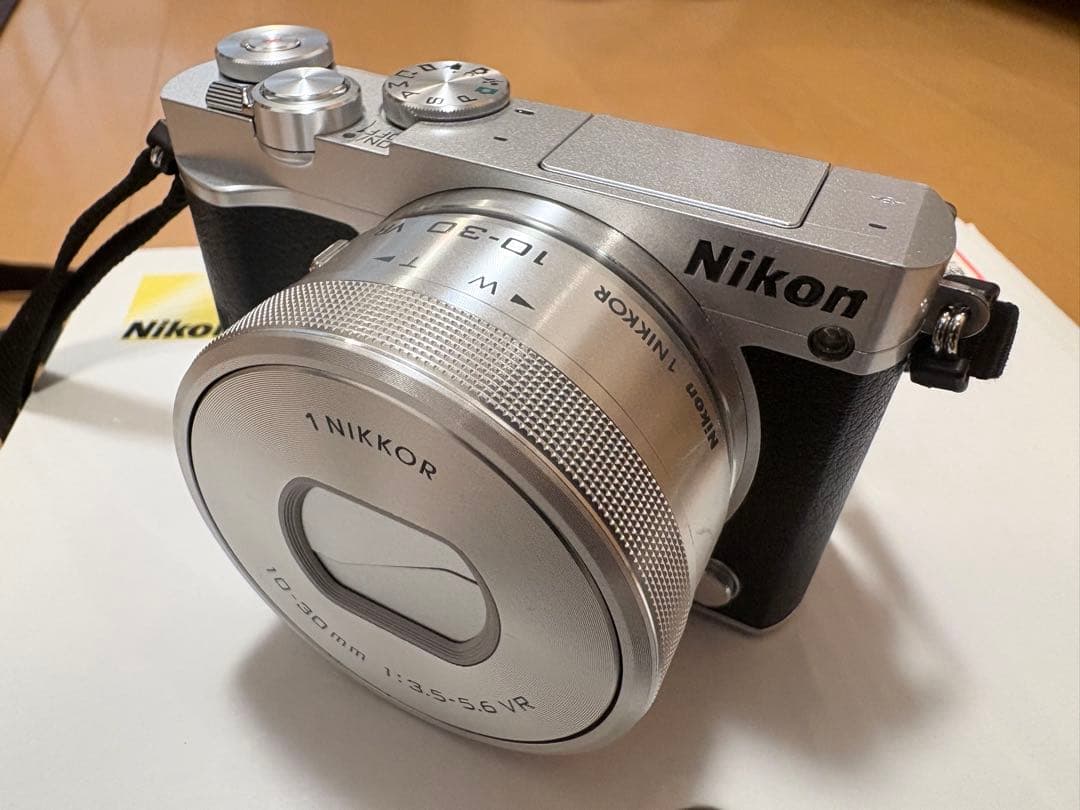 Nikon ミラーレス一眼 Nikon1 J5 ダブルレンズキット シルバー