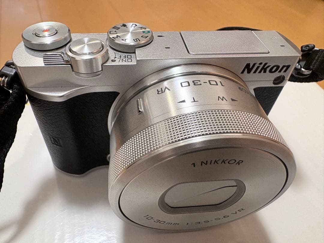 Nikon ミラーレス一眼 Nikon1 J5 ダブルレンズキット シルバー