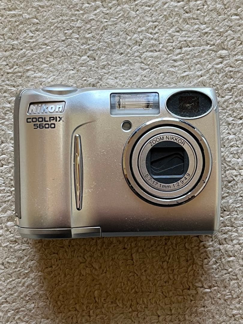 デジタルカメラ Nikon COOLPIX E5600