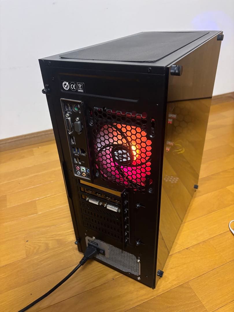 ほんのり光る！自作ゲーミングPC中古！新品SSDでサクサク！