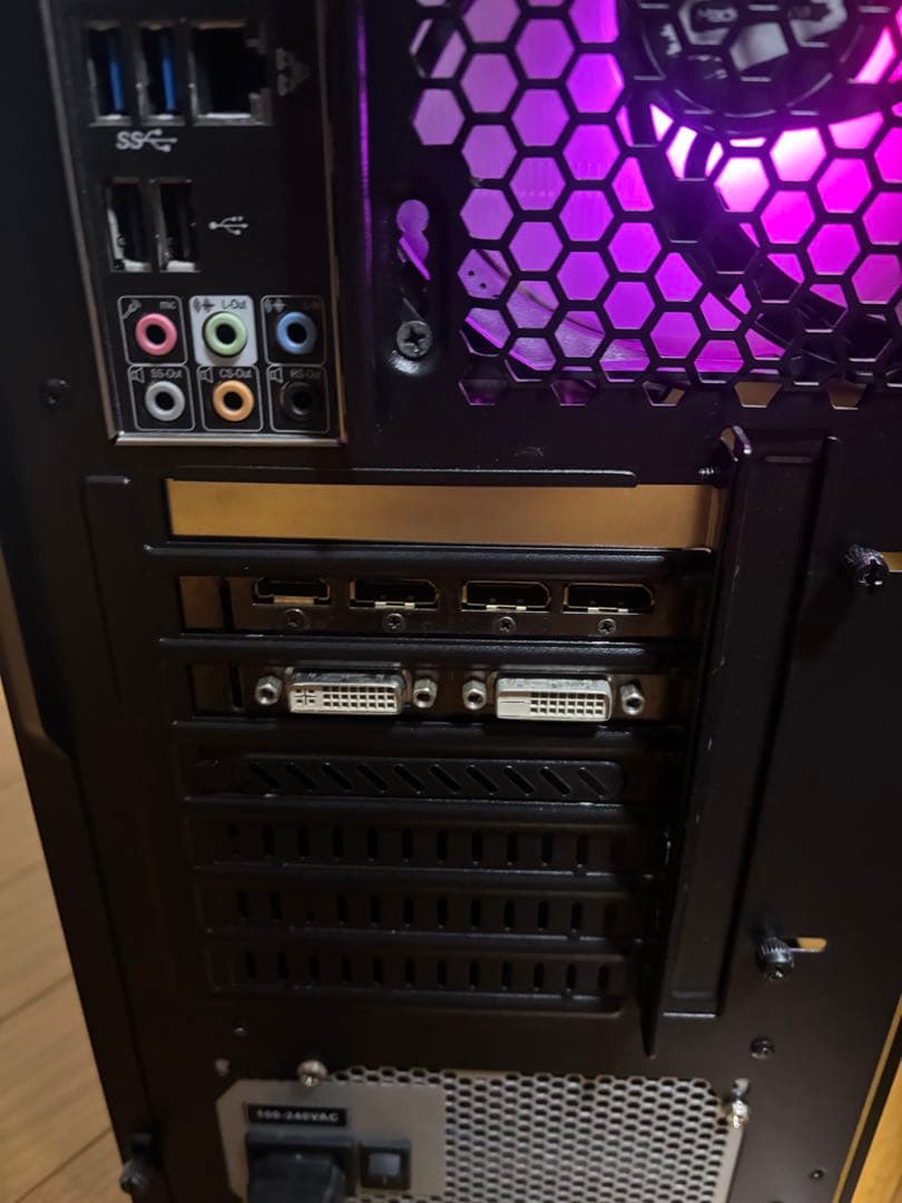 ほんのり光る！自作ゲーミングPC中古！新品SSDでサクサク！