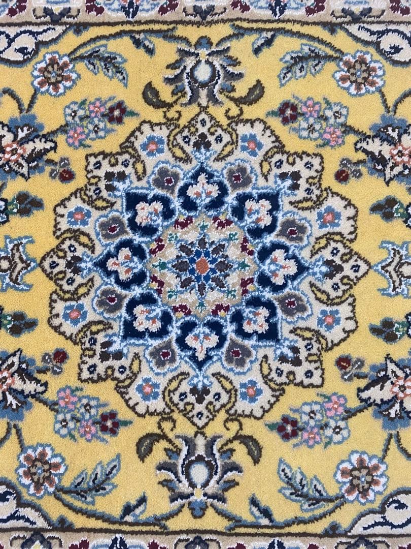 ★ペルシャ絨毯★人気の色柄手織りウール＆シルクナイン産ペルシャ絨毯