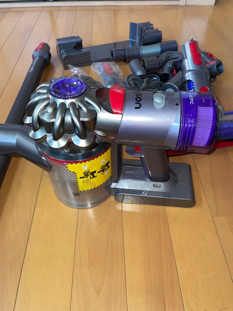 ダイソンV8 SV10K コードレスクリーナー掃除機1