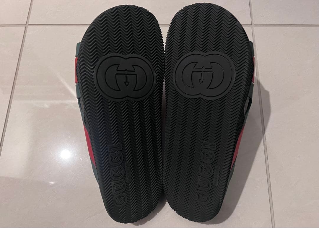 GUCCI ラバースライドサンダル