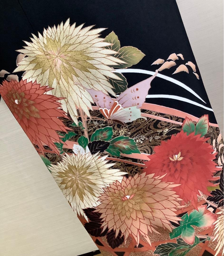 正絹黒留袖　作家物　花蝶文　金銀彩　⑦( 訪問着、紬、袋帯なども出品)