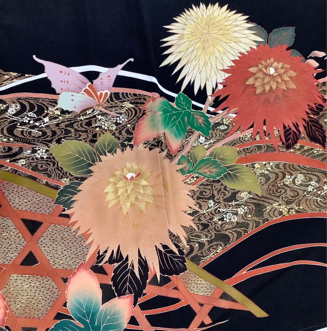 正絹黒留袖　作家物　花蝶文　金銀彩　⑦( 訪問着、紬、袋帯なども出品)