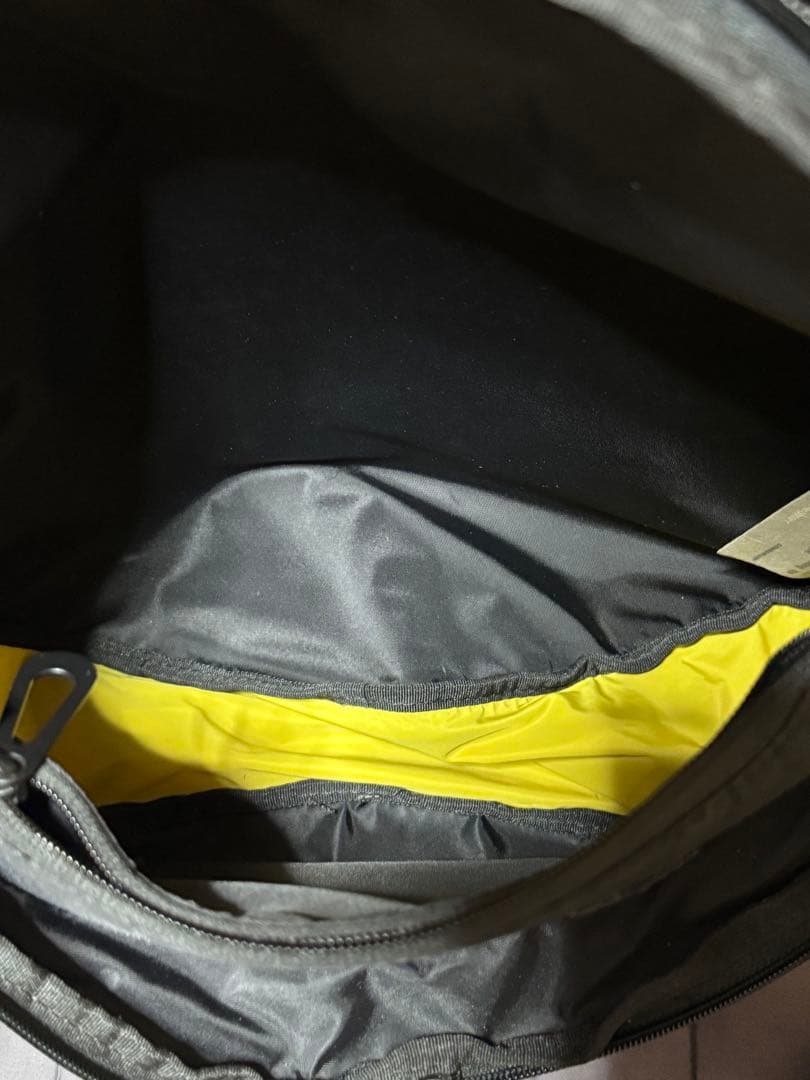 バッグ cote&ciel Hala S Sleek Black/Yellow