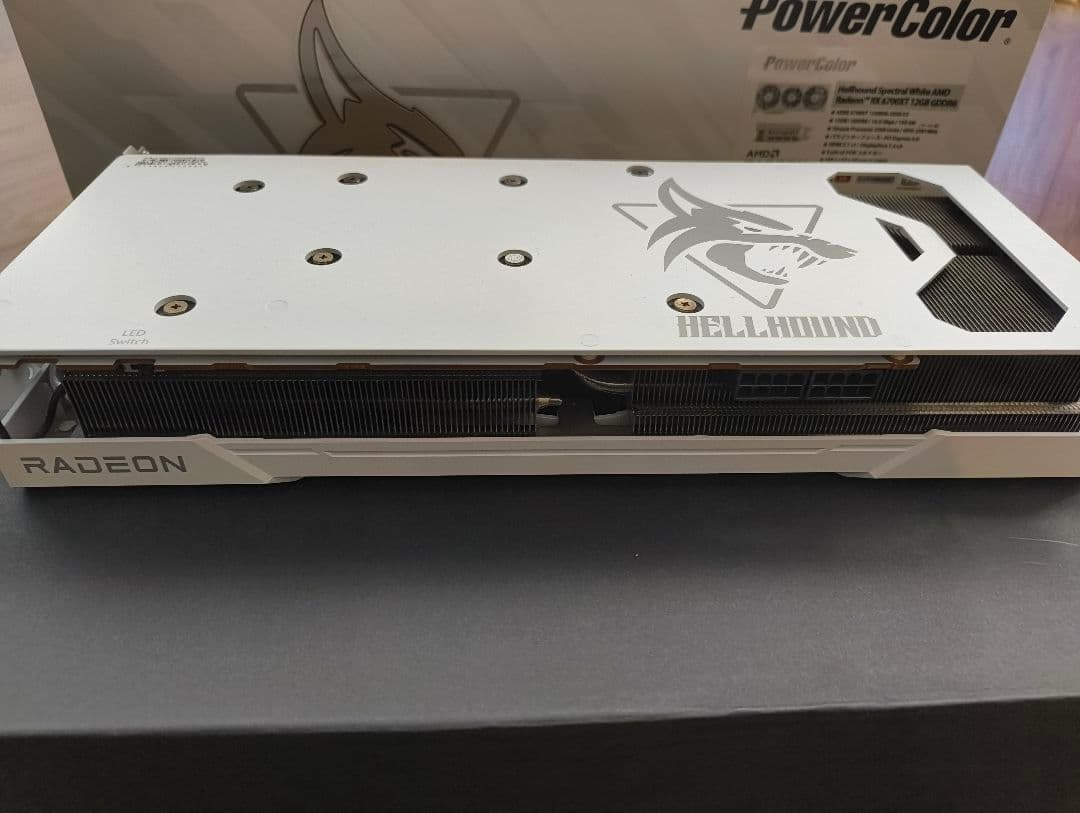 グラフィックボード・グラボ・ビデオカード PowerColor Hellhound RX6700XT white