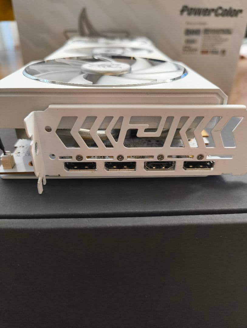 グラフィックボード・グラボ・ビデオカード PowerColor Hellhound RX6700XT white