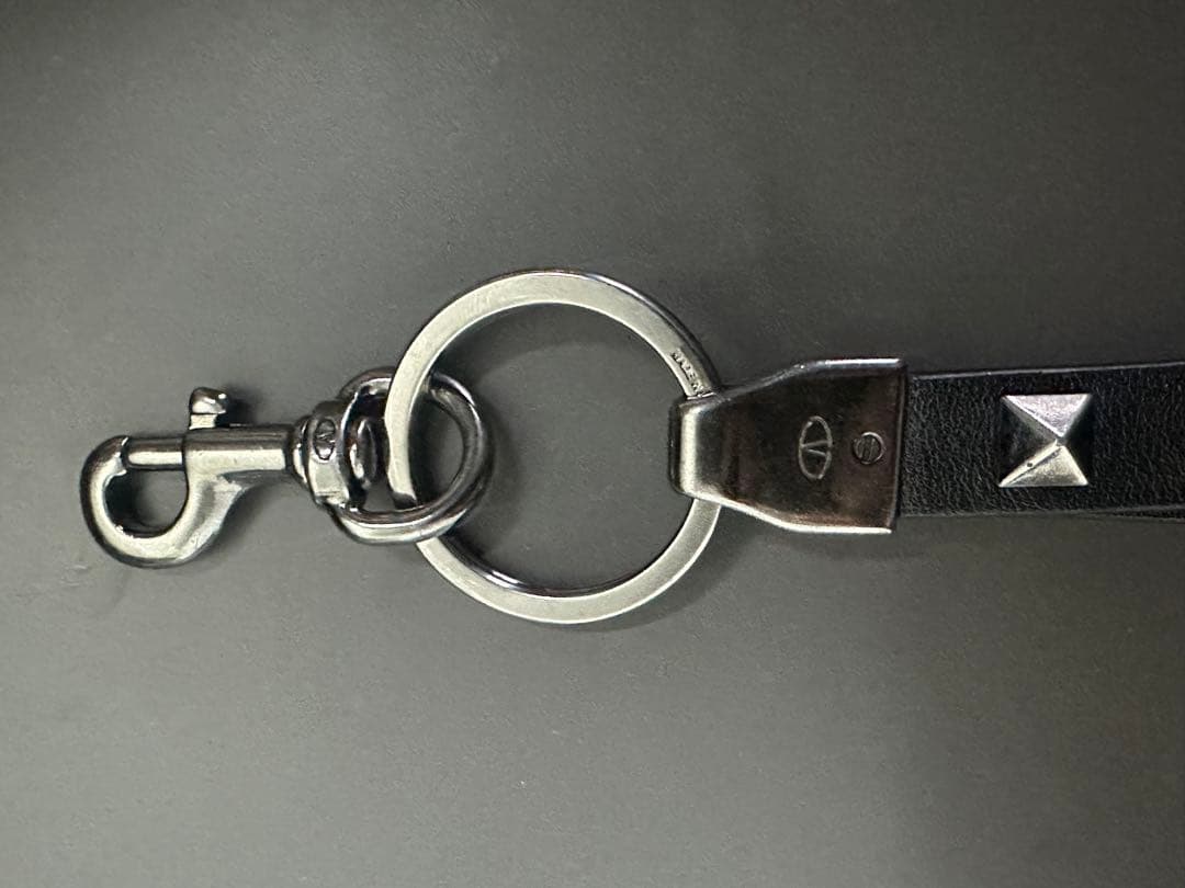 VALENTINO ロックスタッド キーリング　ブラック