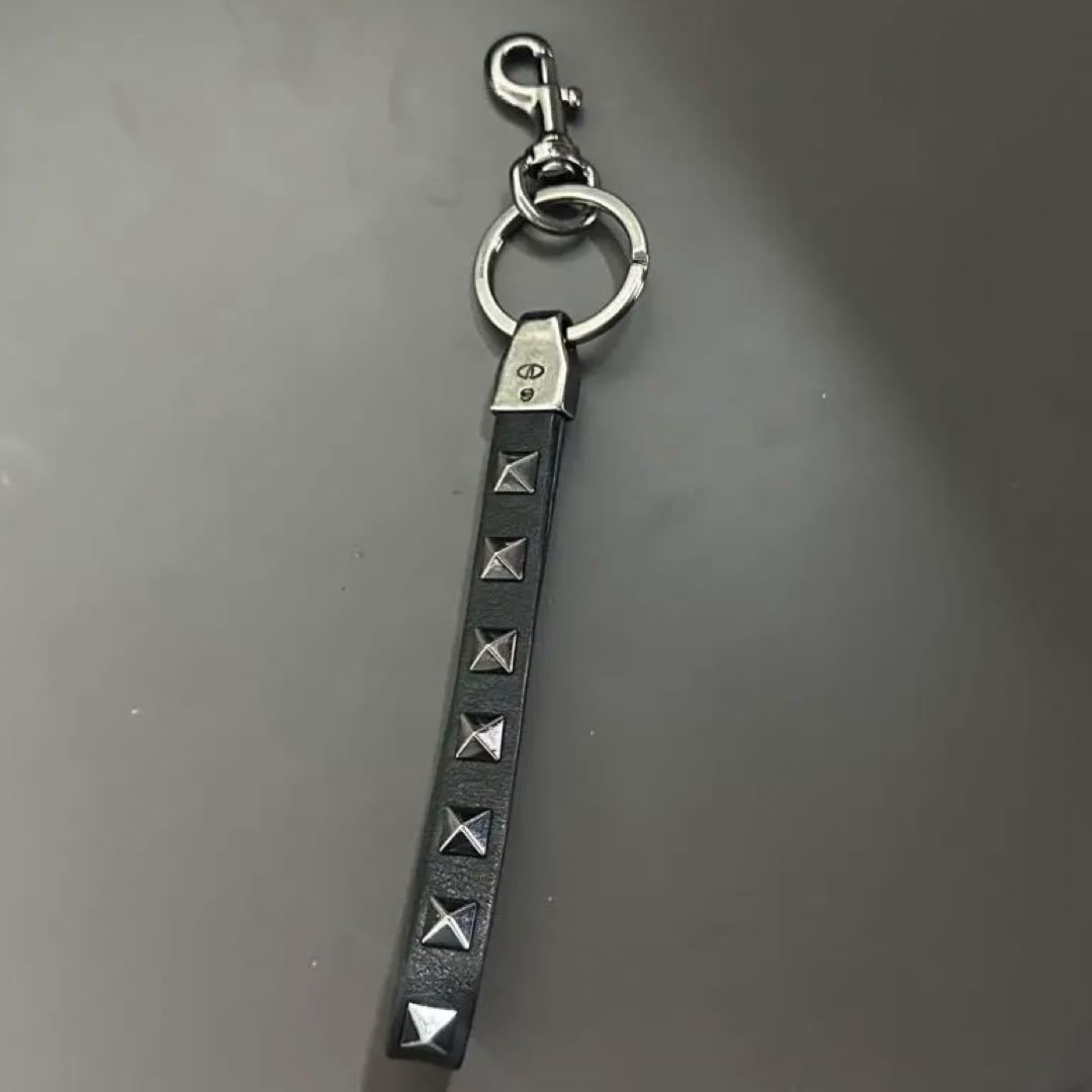 VALENTINO ロックスタッド キーリング　ブラック