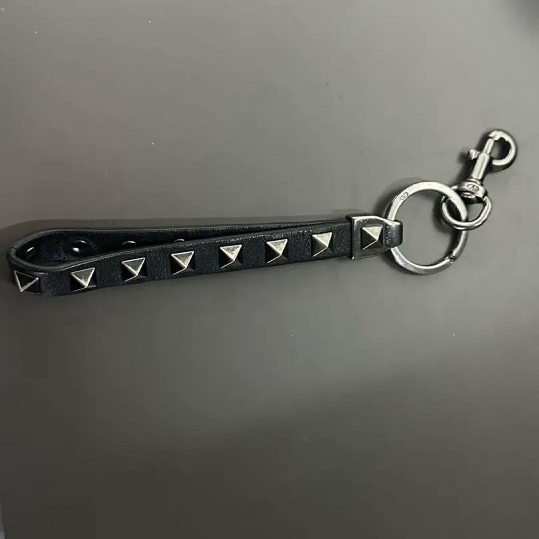 VALENTINO ロックスタッド キーリング　ブラック