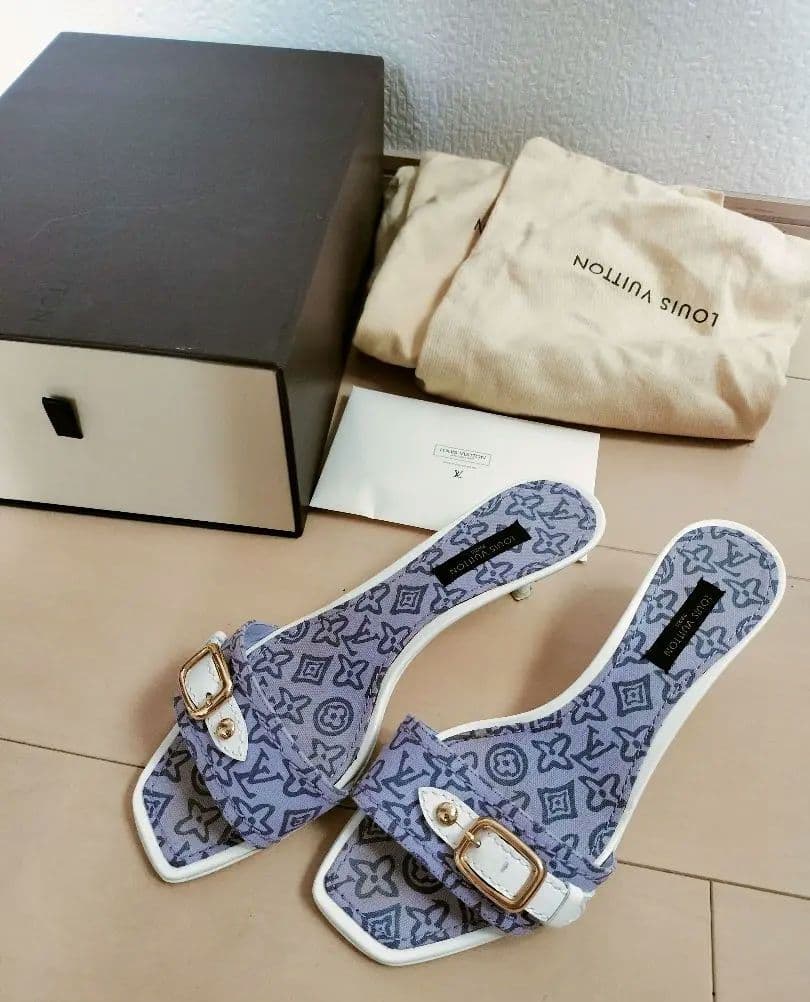 Louis Vuitton バックル付きサンダル 35