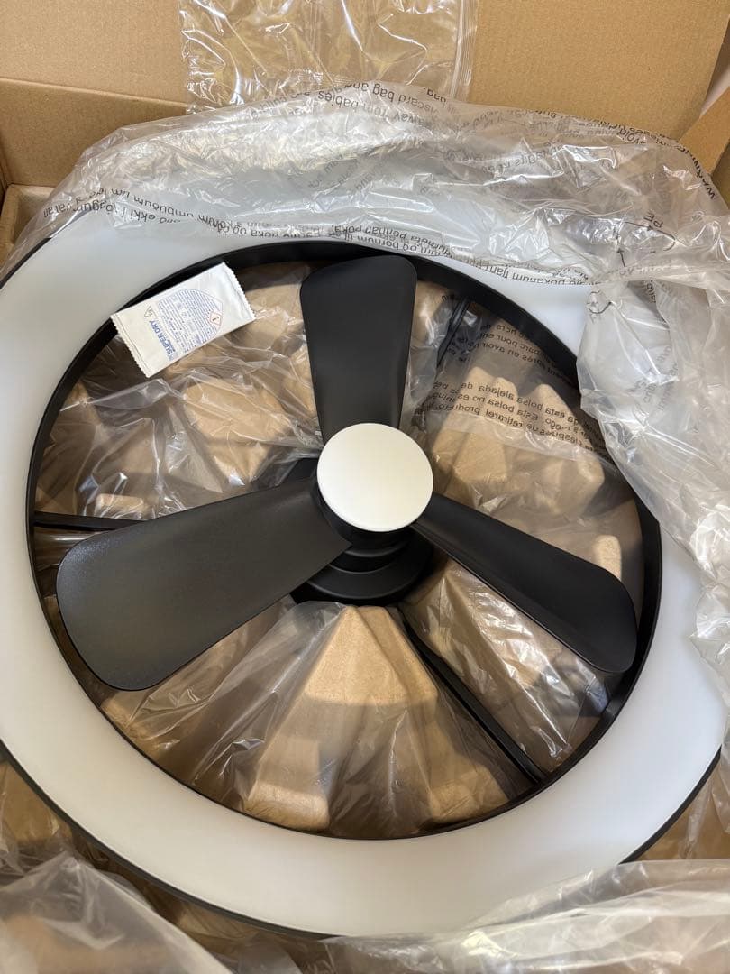 ☆未使用　ARTIKA　LEDシーリングファン　FAN-AUR-C4BL