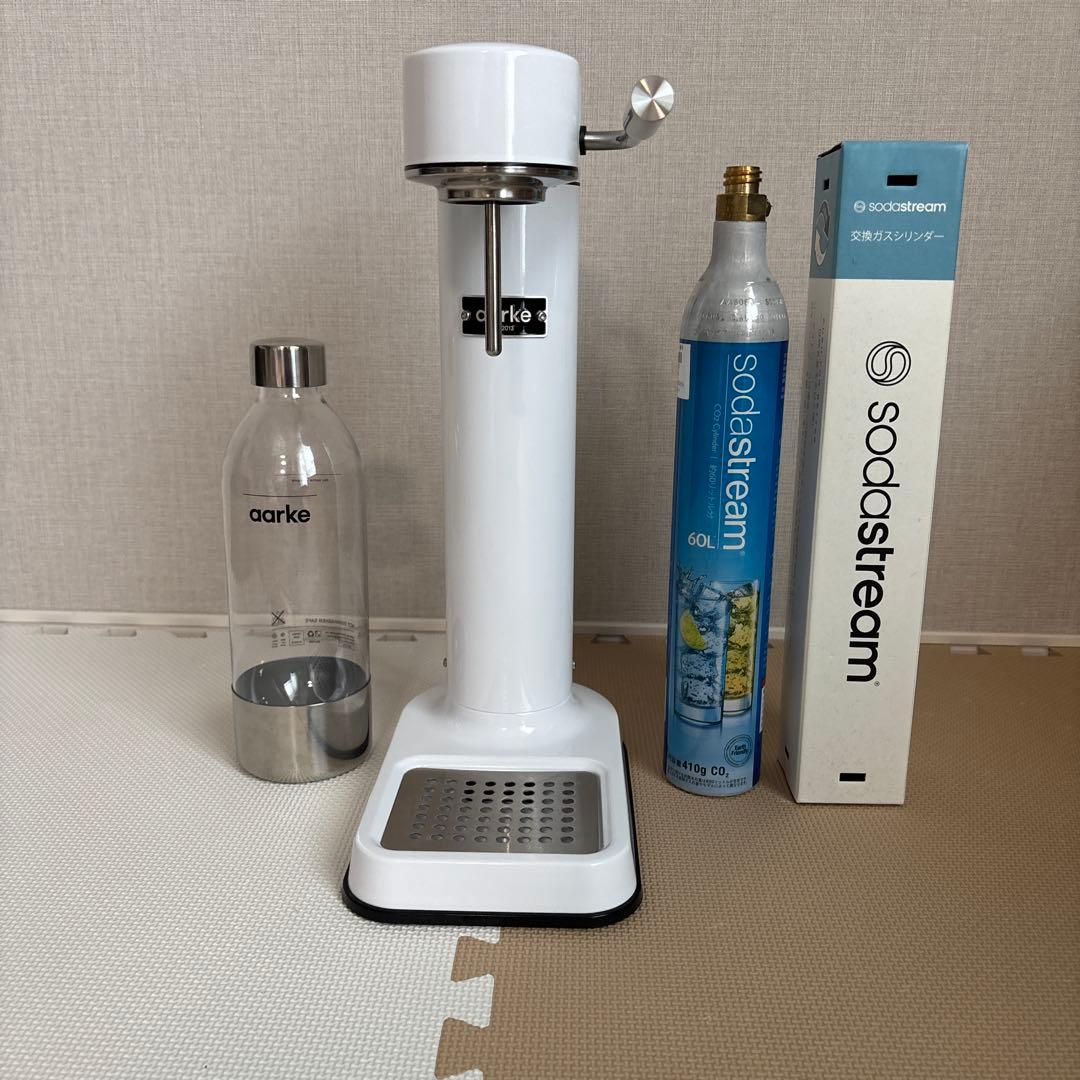 【美品・開封済】Aarke カーボネーター3 ホワイト 本体及びボトル１本