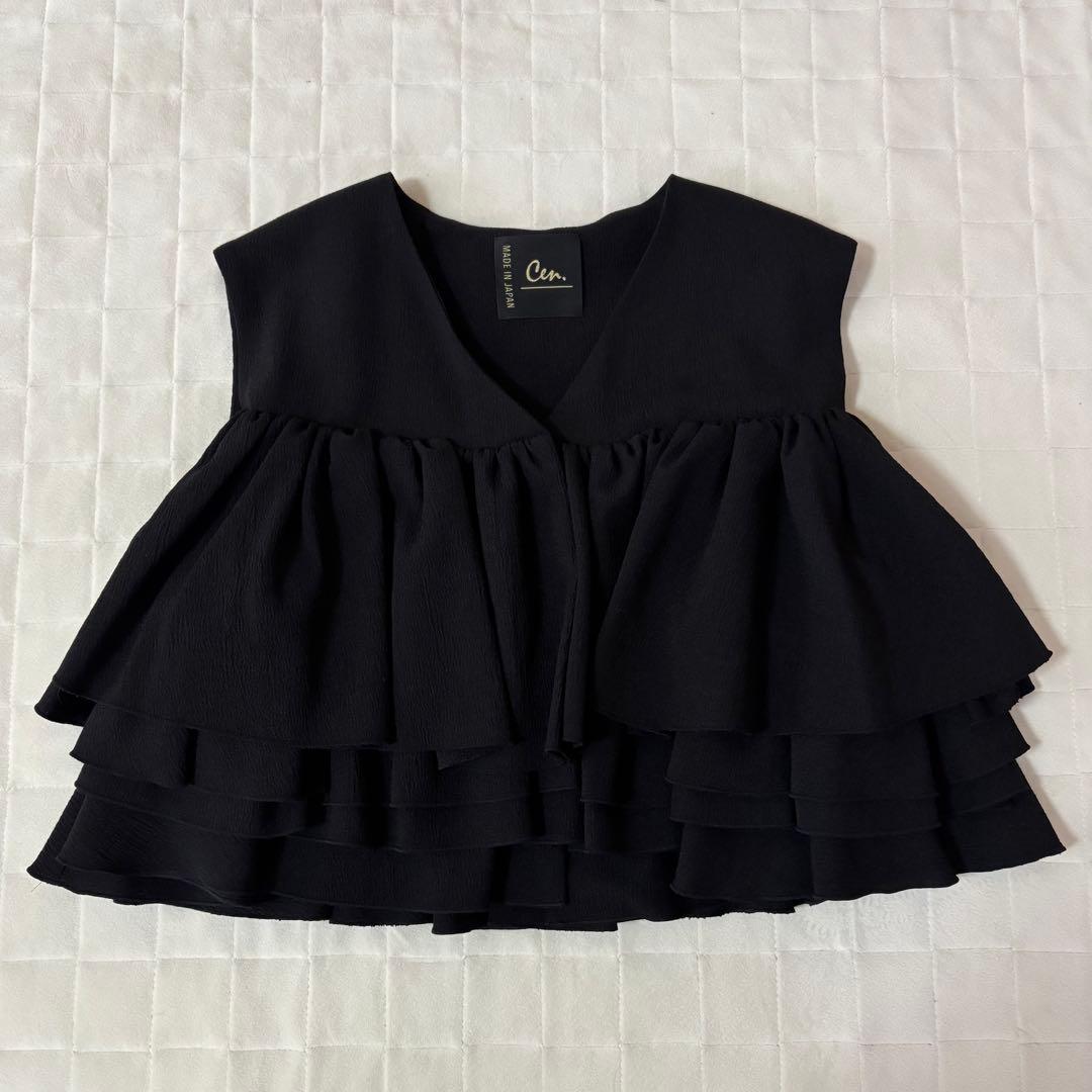 試着のみ！大人気　完売品！cen.ティアードフリルベスト　ブラック