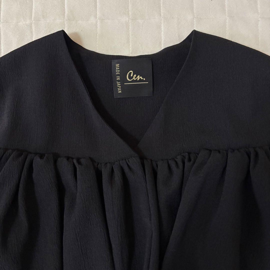 試着のみ！大人気　完売品！cen.ティアードフリルベスト　ブラック