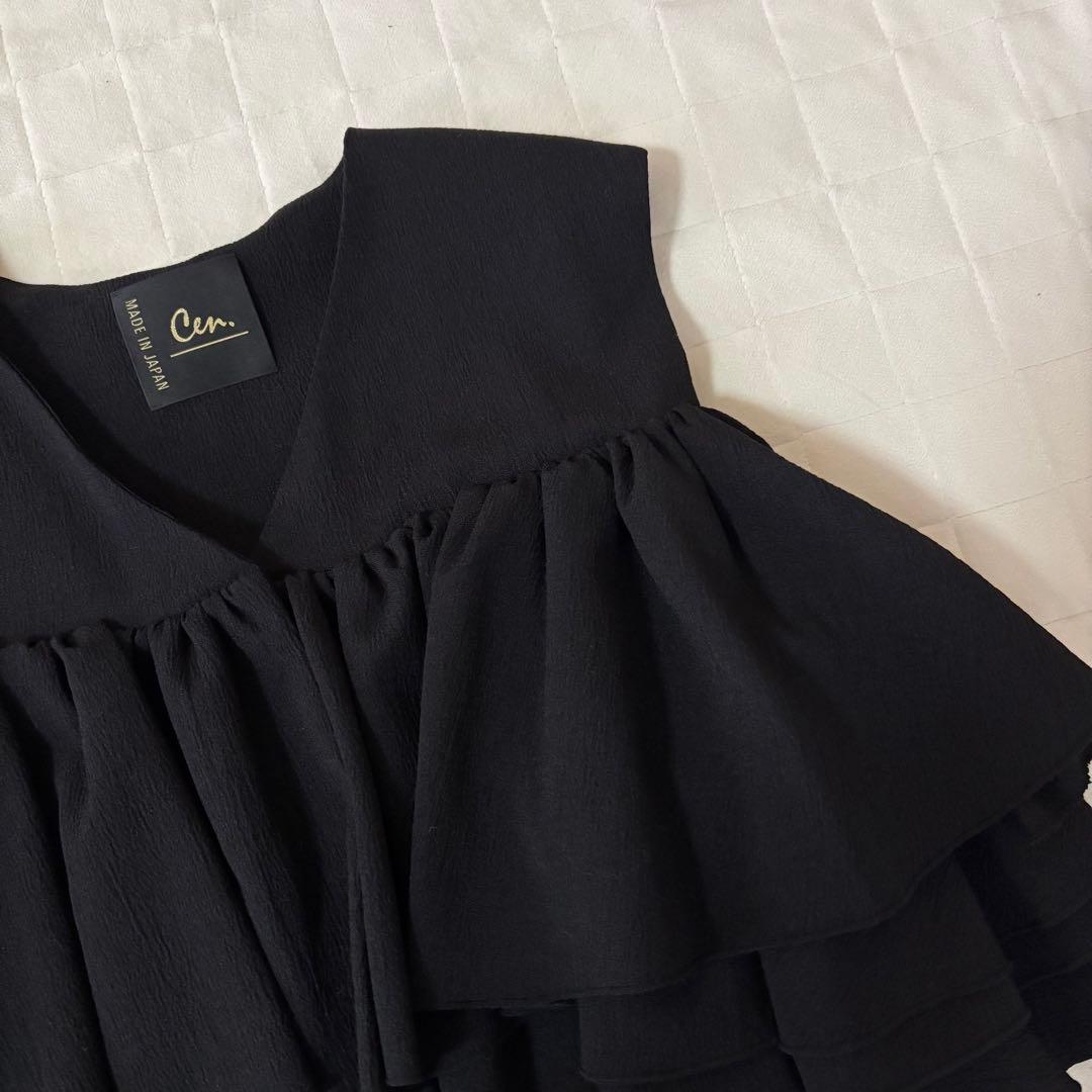 試着のみ！大人気　完売品！cen.ティアードフリルベスト　ブラック