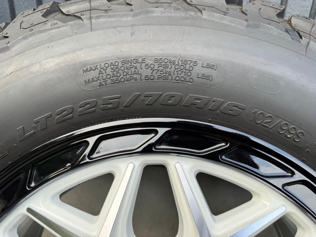 BFGoodrich LT225/70R16 タイヤホイールセット