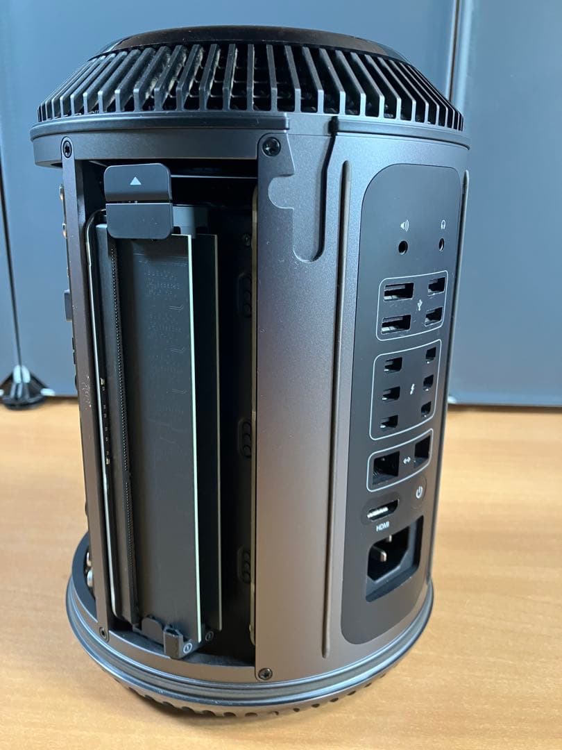 べ*む様 Apple Mac Pro （古いモデルジャンク扱い）とキーボードセッ