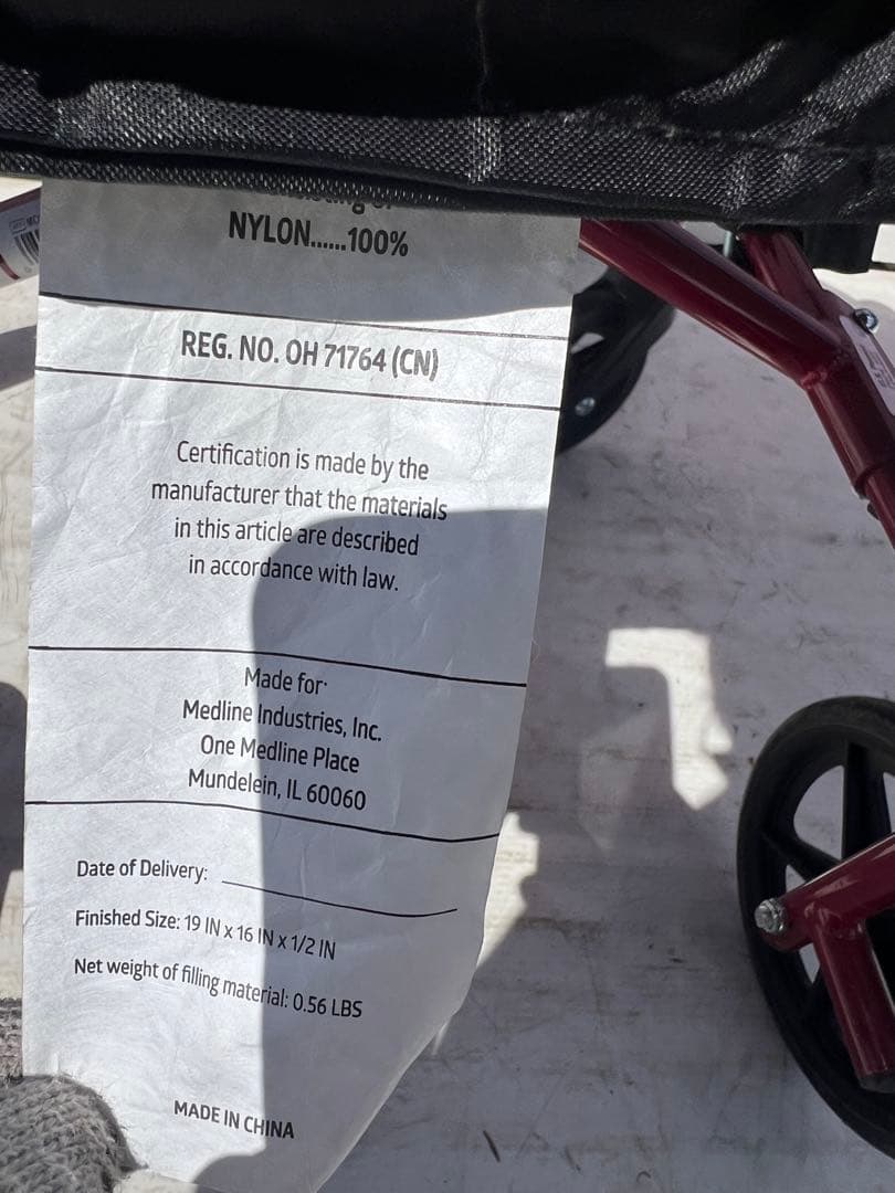 Medline 超軽量輸送車いす 大人用 折りたたみ式 座面幅19インチ レッド