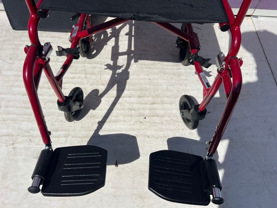 Medline 超軽量輸送車いす 大人用 折りたたみ式 座面幅19インチ レッド