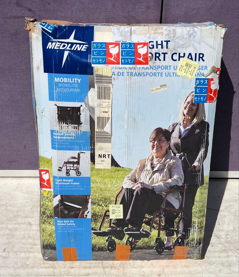Medline 超軽量輸送車いす 大人用 折りたたみ式 座面幅19インチ レッド