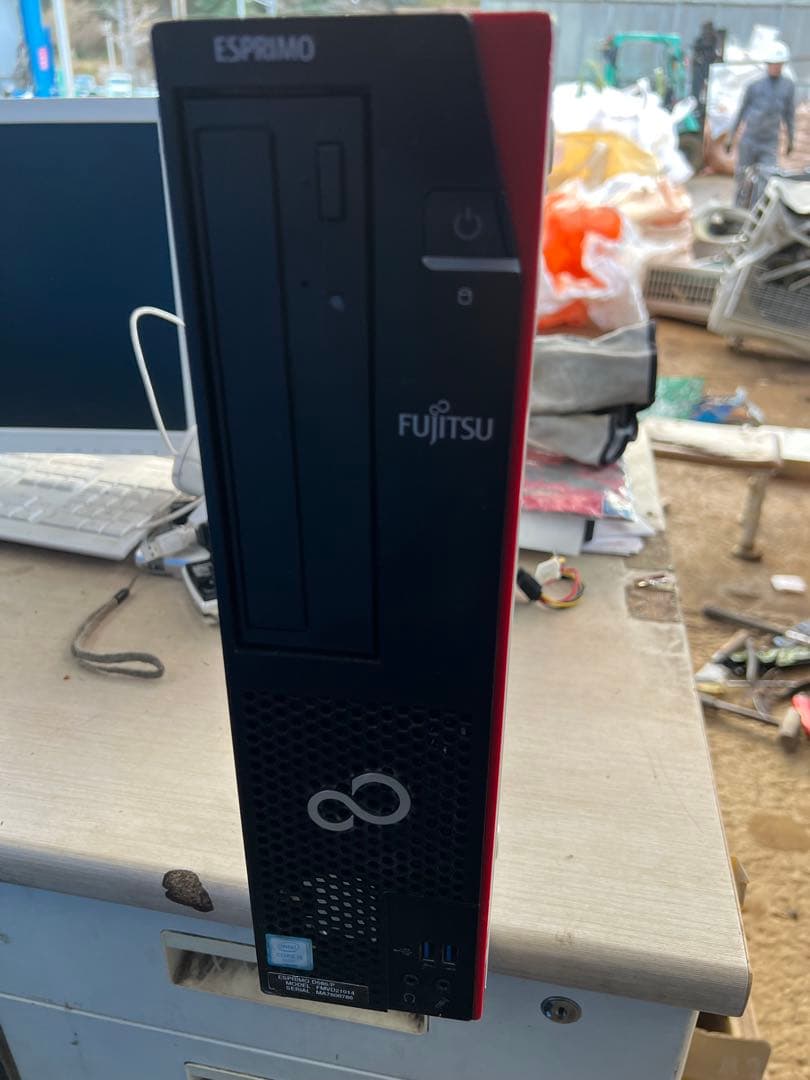 Fujitsu ESPRIMO D586/P デスクトップPC