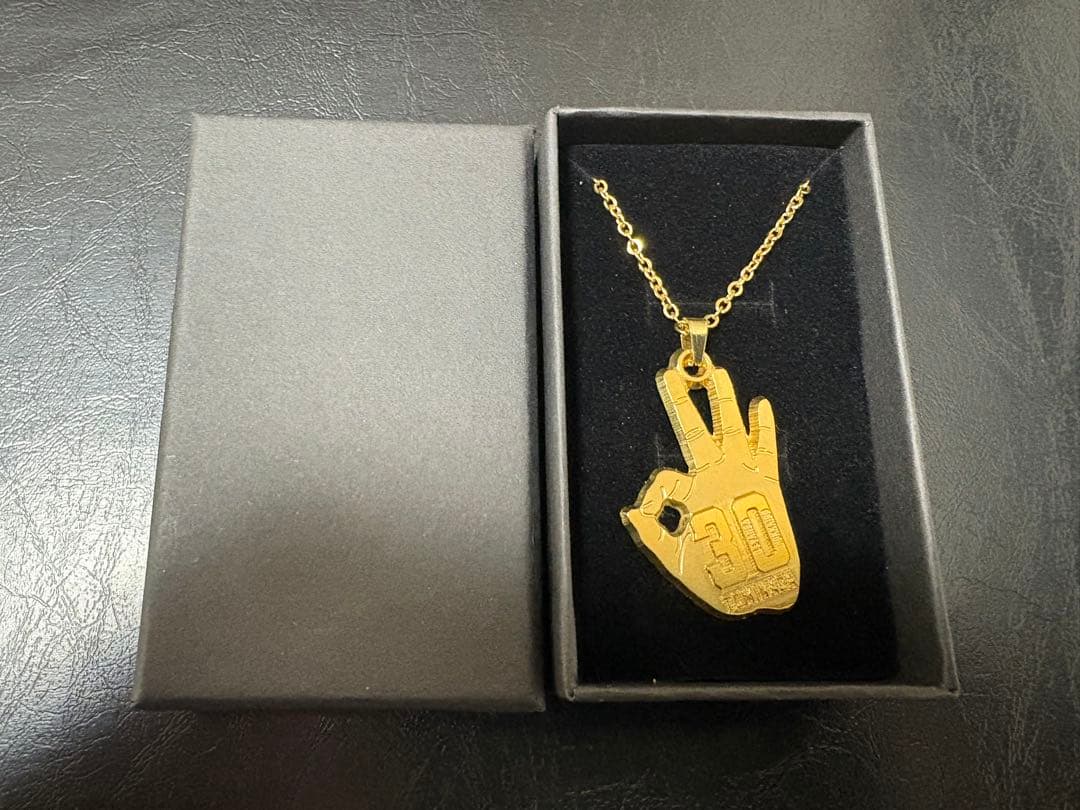 富永啓生選手スリーハンドペンダントトップ