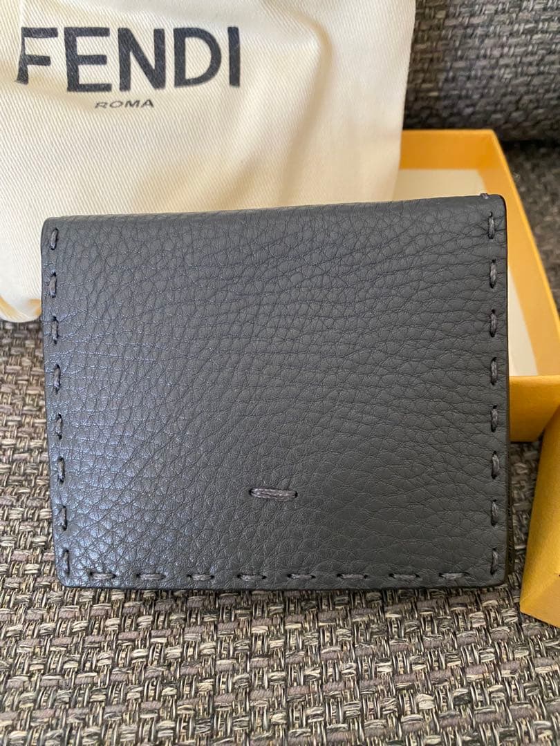 FENDIカードケース☆名刺入れ　完全新品未使用品 レア国内正規品　男女問わず☆