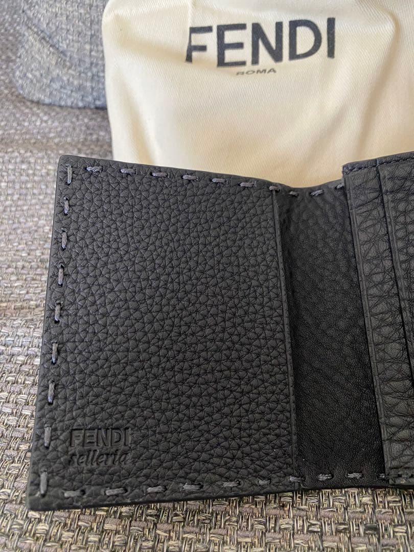 FENDIカードケース☆名刺入れ　完全新品未使用品 レア国内正規品　男女問わず☆