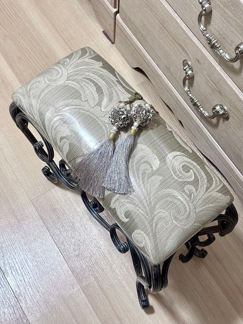 アンティーク風　アイアン製スツール　エレガント　カウチ　猫脚　寝室　玄関