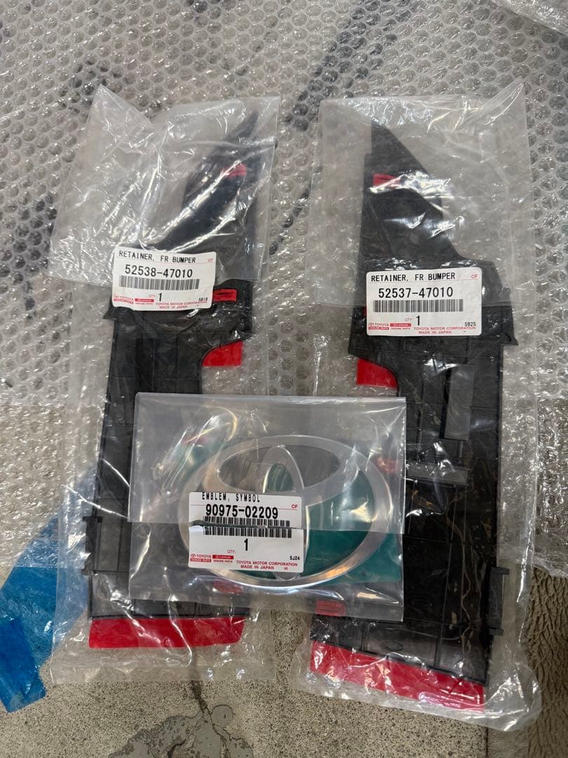 プリウス60 フロントバンパーアッパー純正部品カラー089 パールホワイト未使用