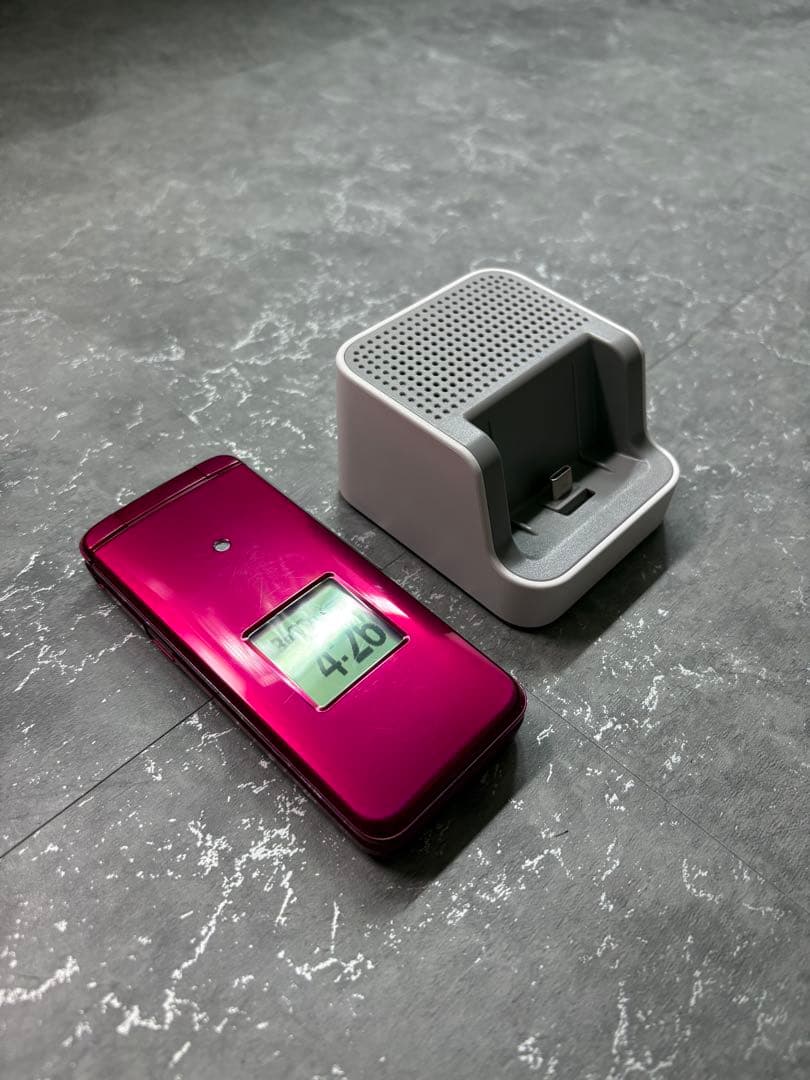 かんたんケータイ　KYF41 レッド　スタンド付き