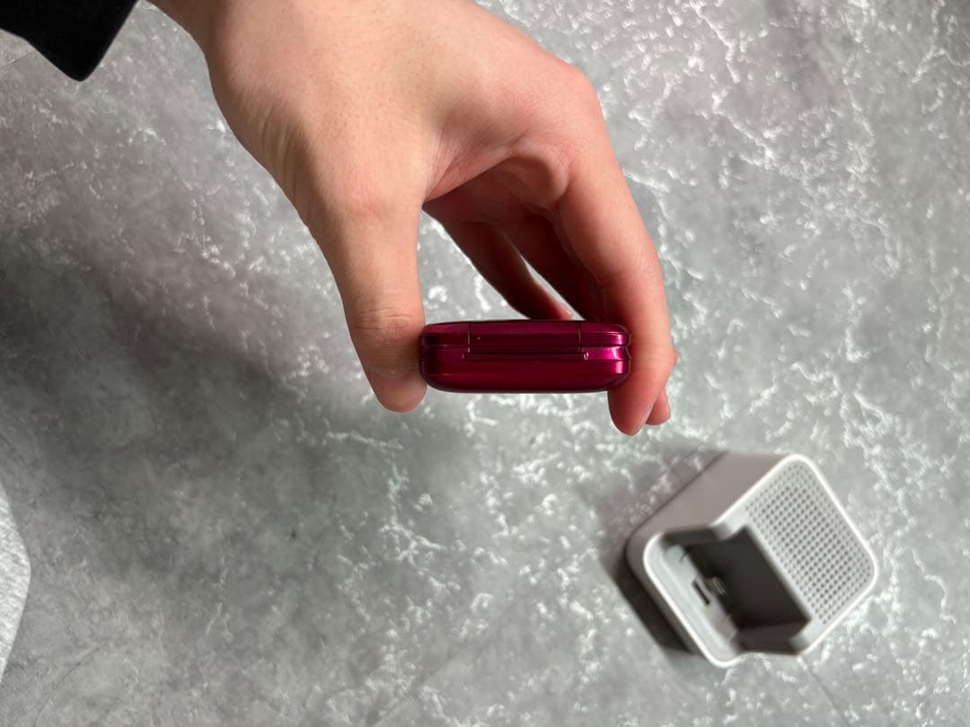 かんたんケータイ　KYF41 レッド　スタンド付き