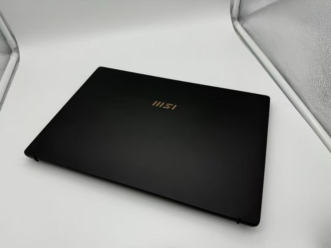 未使用品近い　第十一世代　i7 MSI B14　Office付き