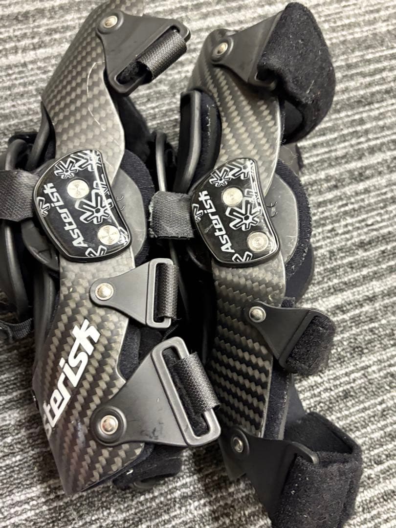 Asterisk（アスタリスク）子供用カーボン ニーブレース モトクロス