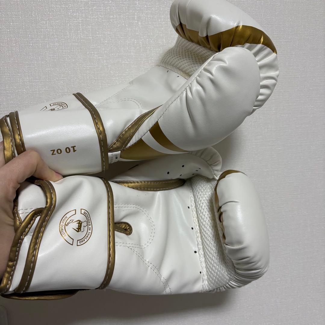 Venum ボクシンググローブ 10 oz ホワイト/ゴールド