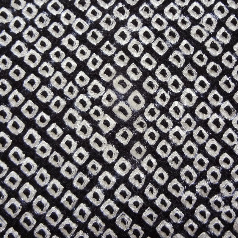 黒の総絞り　斜め格子に草花　付け下げ訪問着