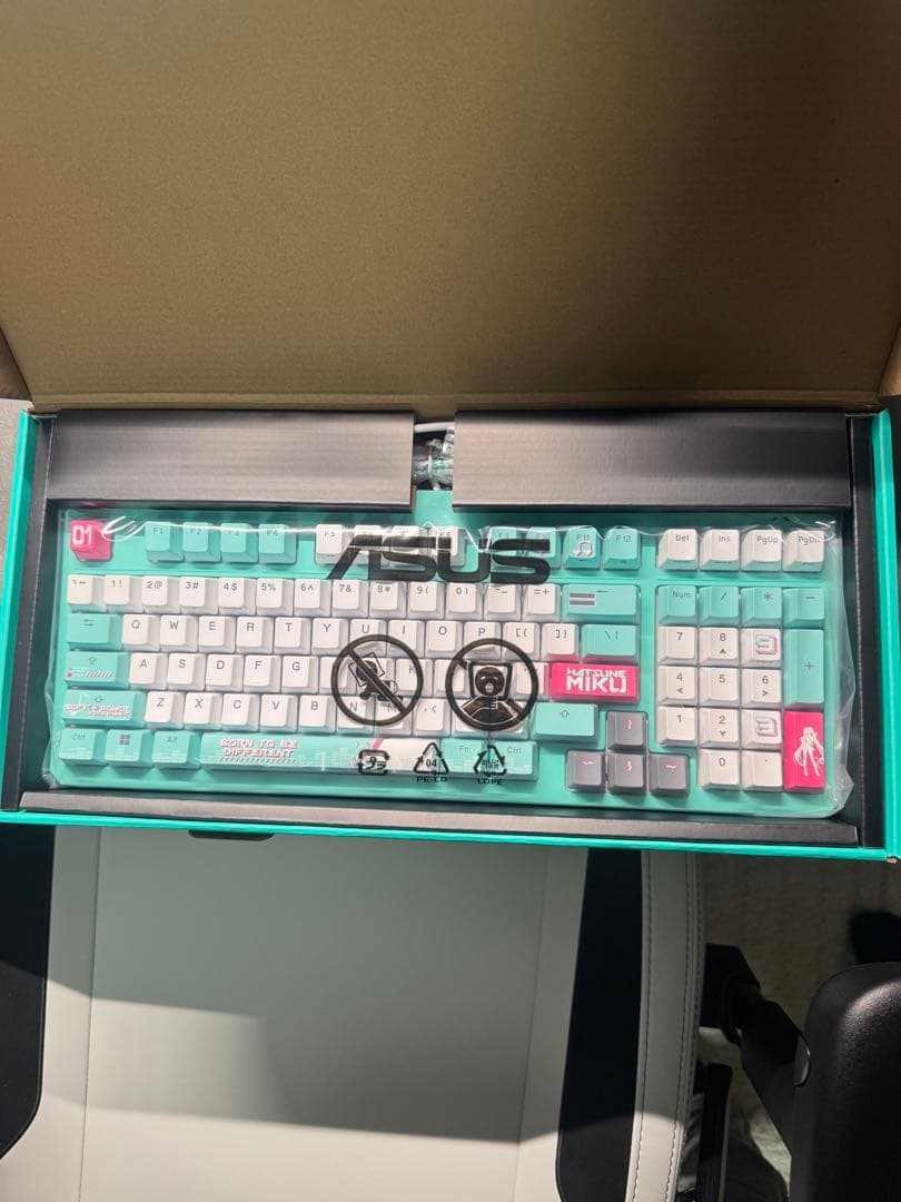 TUF Gaming Hatsune Miku Edition キーボード